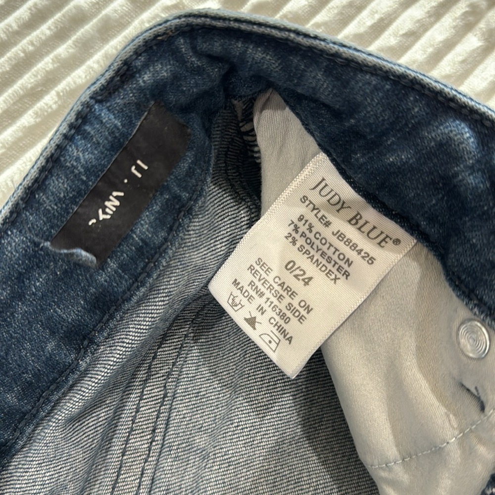 Judy Blue Distressed Jeans Fray Hem 0 / 24 Style# JB88425 - Picture 9 of 12